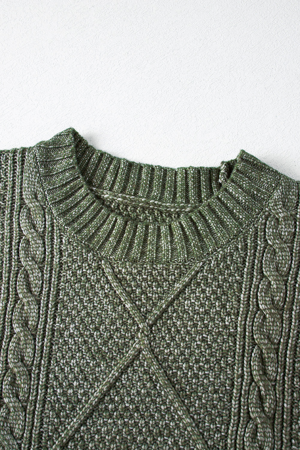 Vestido de punto de ochos holgado con hombros caídos color verde niebla