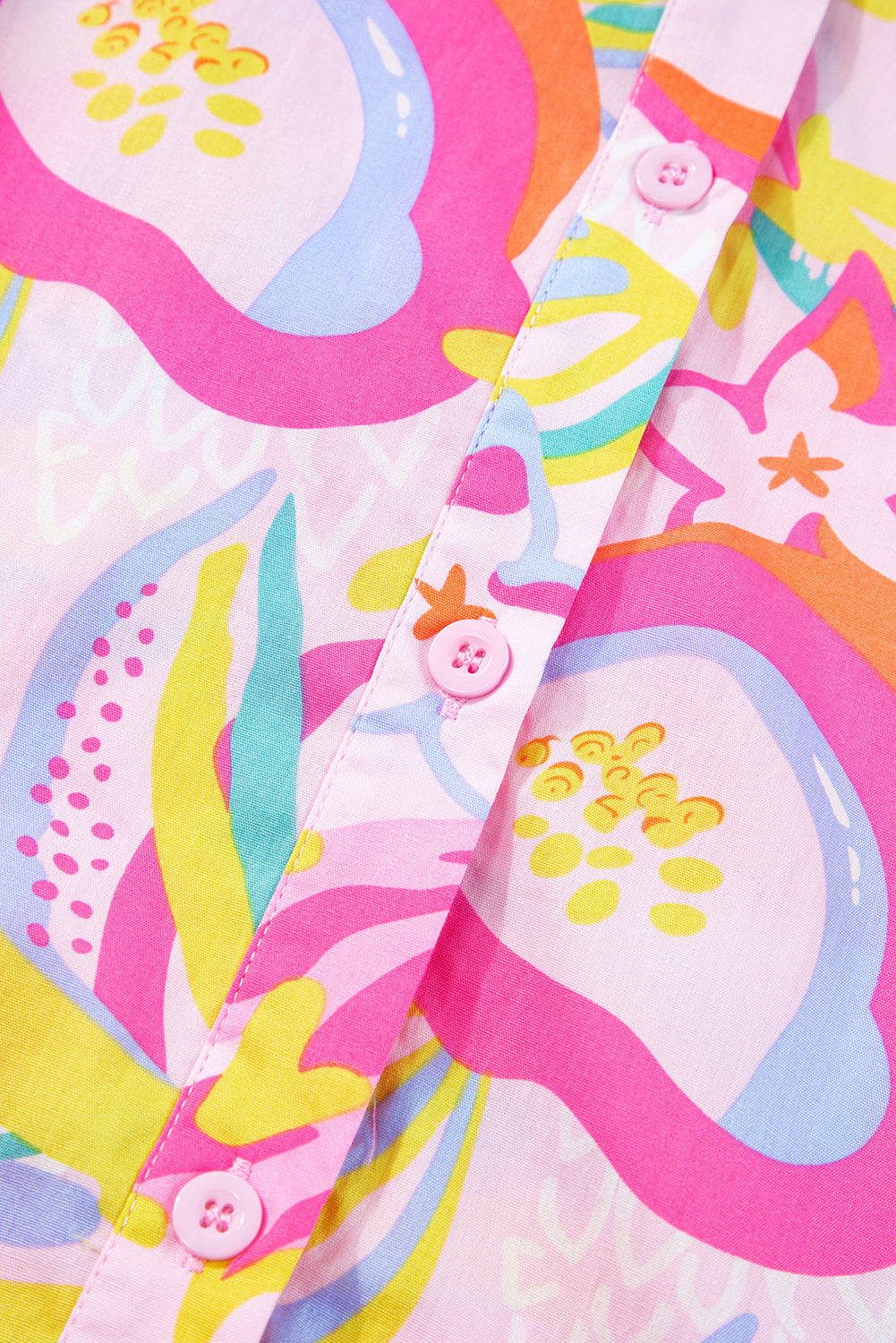 Vestido abotonado rosa con estampado floral abstracto, volantes y mangas con volantes