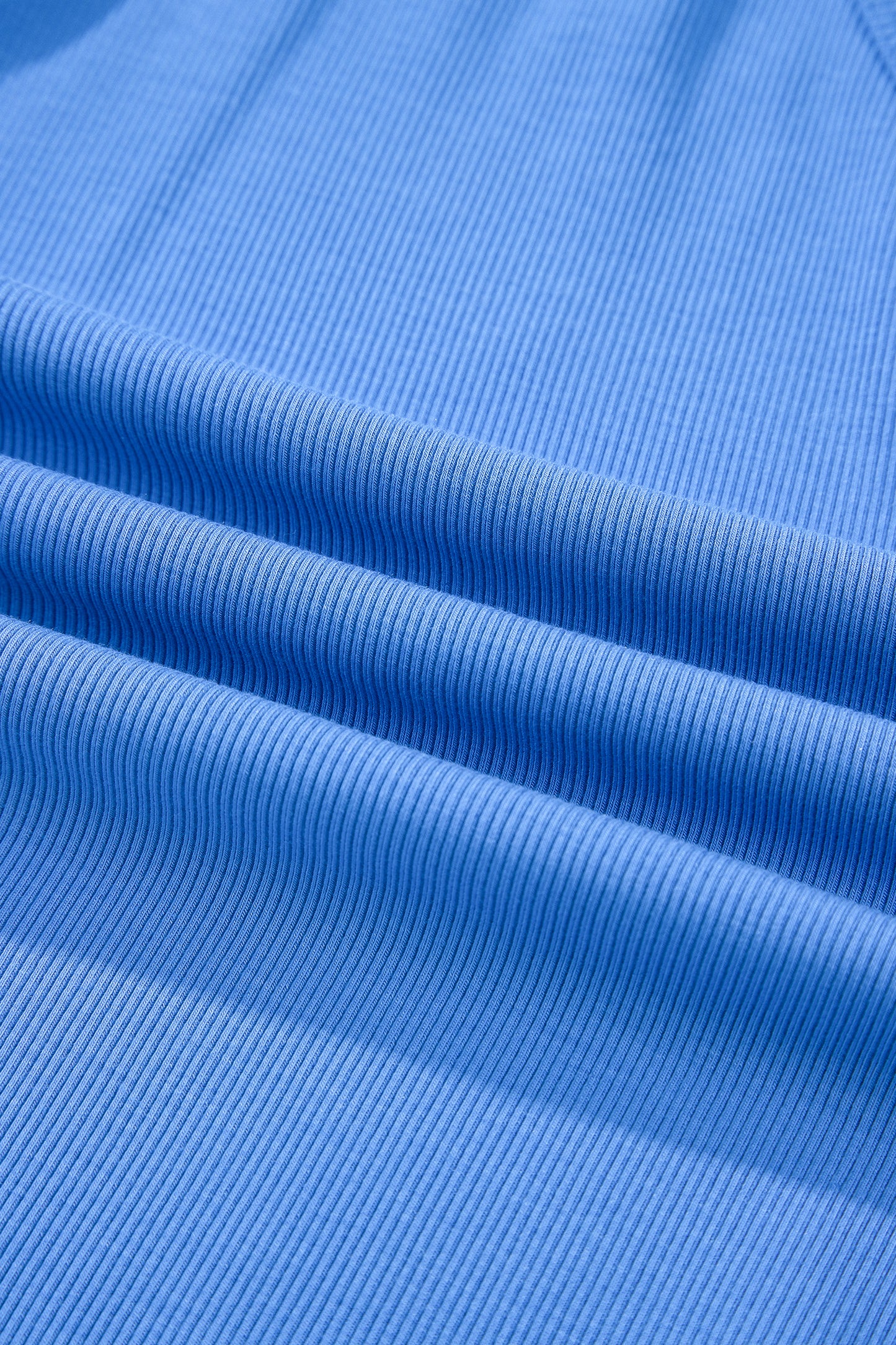 Conjunto de 2 piezas de top sin mangas ajustado azul cielo y shorts elásticos de cintura alta