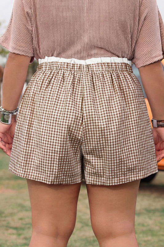 Pantalones cortos de talla grande con estampado de cuadros y ribete en contraste caqui