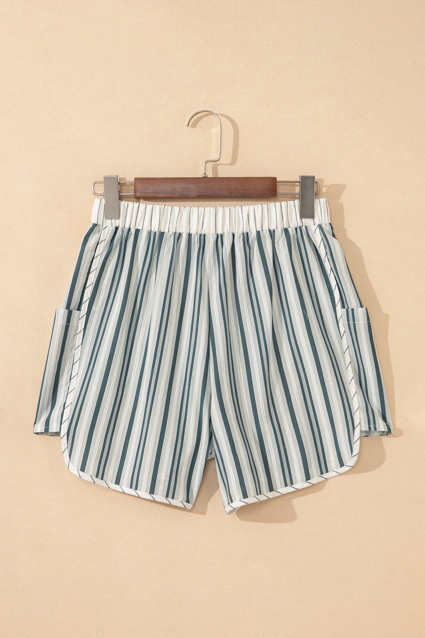 Pantalones cortos casuales con bolsillo cargo, cintura elástica y rayas grises