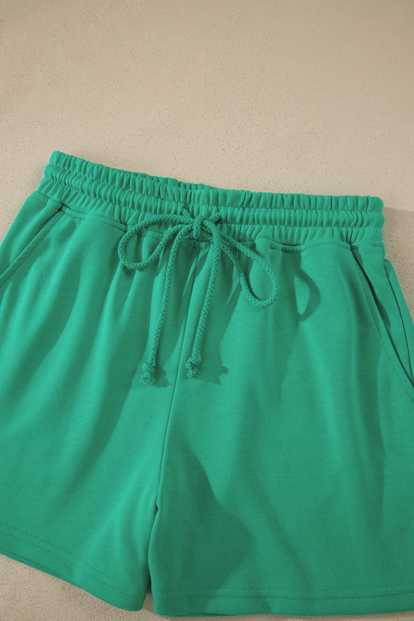 Conjunto de 2 piezas de camiseta holgada y pantalones cortos con cordón en verde mar liso