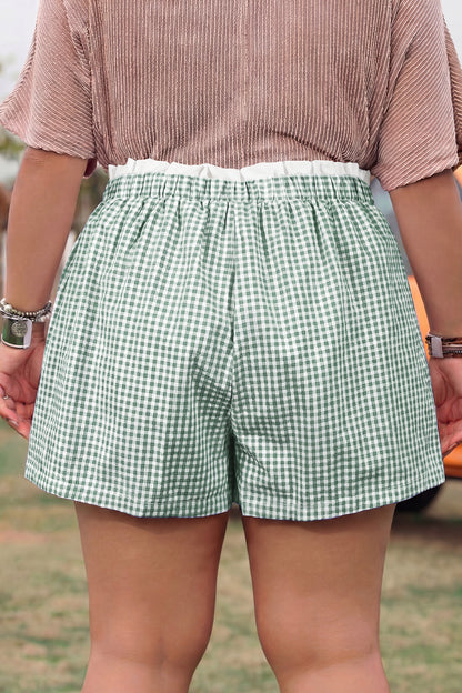 Pantalones cortos de talla grande con estampado de cuadros y ribete verde en contraste