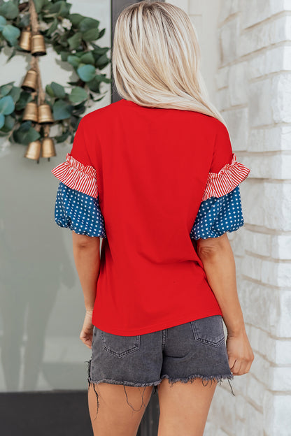 Top de manga con empalme en contraste patriótico con letras de USA en lentejuelas rojas ardientes
