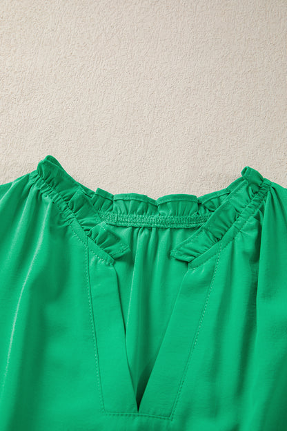 Vestido maxi escalonado verde brillante de color sólido, cuello en V, manga corta abullonada y cintura alta