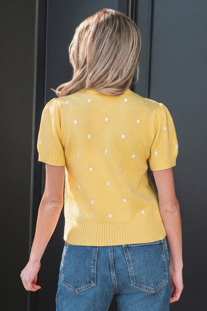 Suéter amarillo crema elegante de manga corta abullonada con lunares