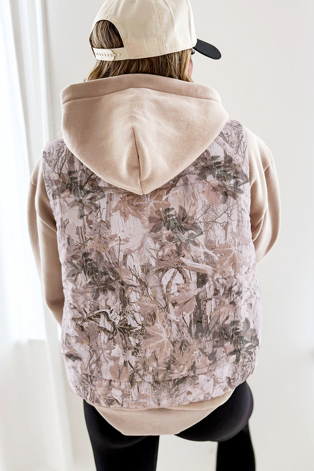 Chaleco acolchado de invierno con estampado de hojas de camuflaje marrón