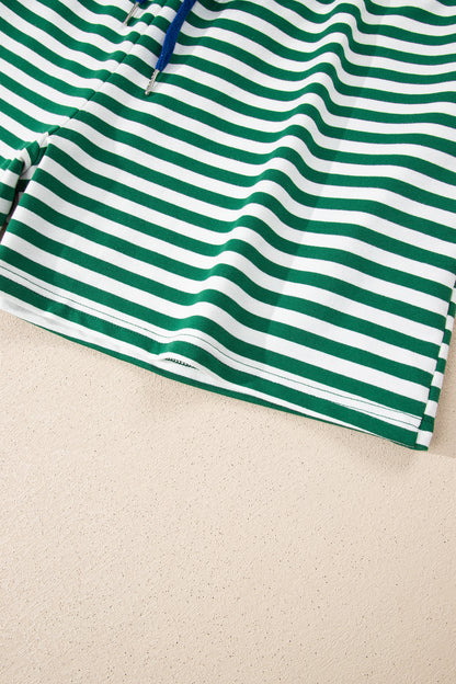Conjunto corto de talla grande con camiseta cuadrada a rayas verdes y cordón elástico en la cintura