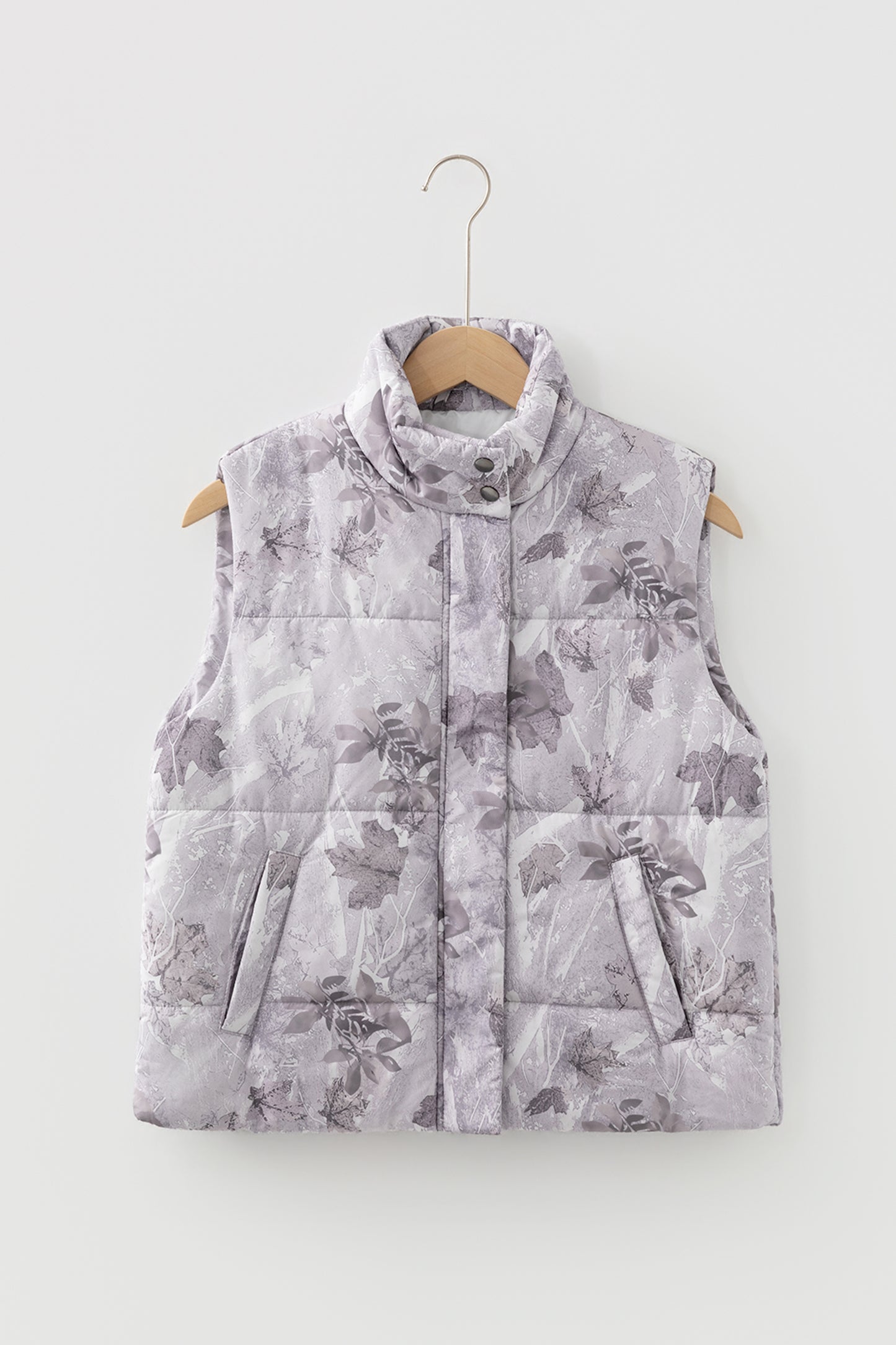 Chaleco acolchado de invierno con estampado de hojas de camuflaje gris