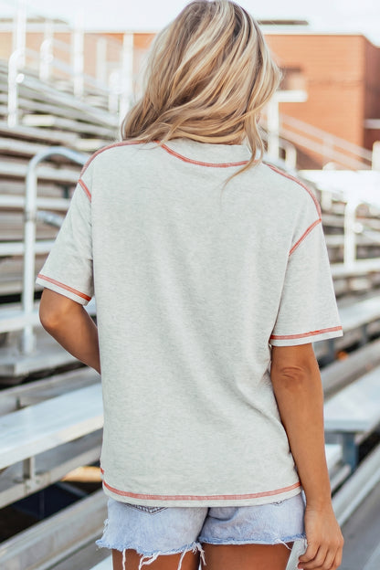 Camiseta reversible gris claro con costuras en contraste