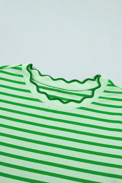 Camiseta de cuello redondo con ribete festoneado de rayas verdes