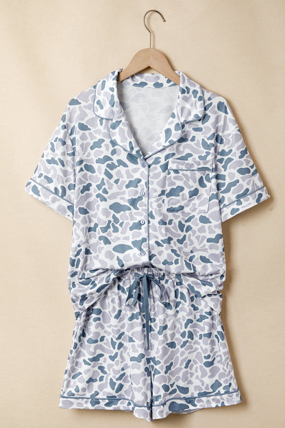 Conjunto de pijama de 2 piezas con estampado de camuflaje beige con solapa y cordón para shorts