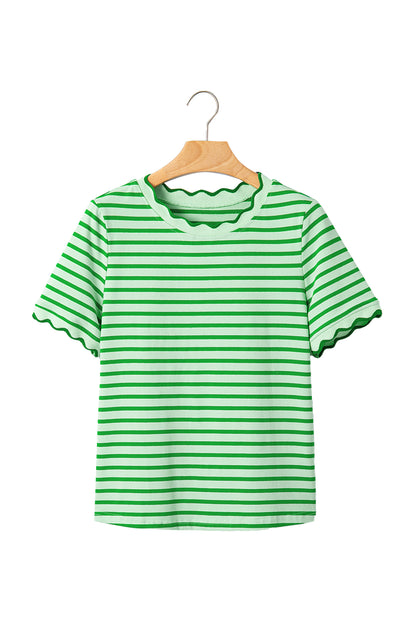 Camiseta de cuello redondo con ribete festoneado de rayas verdes