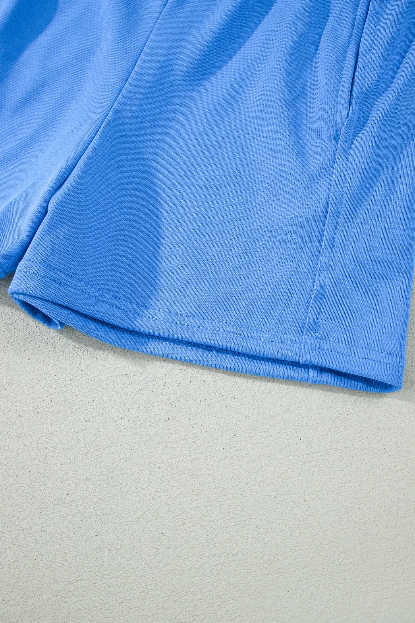 Conjunto de 2 piezas de top sin mangas ajustado azul cielo y shorts elásticos de cintura alta