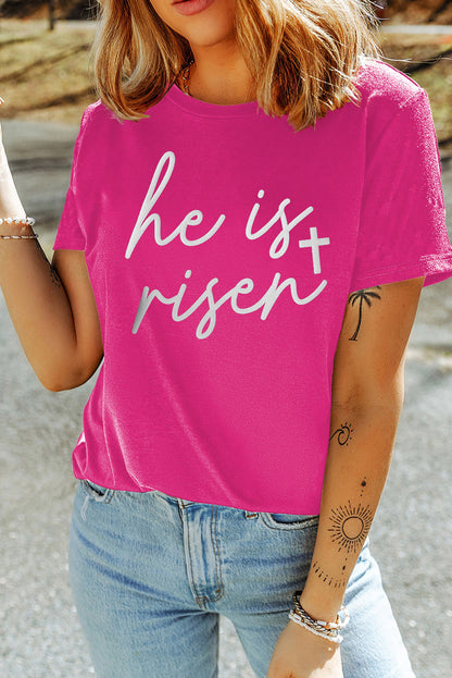 Camiseta con cuello redondo y estampado de cruz "Él ha resucitado" con purpurina rojo rosa