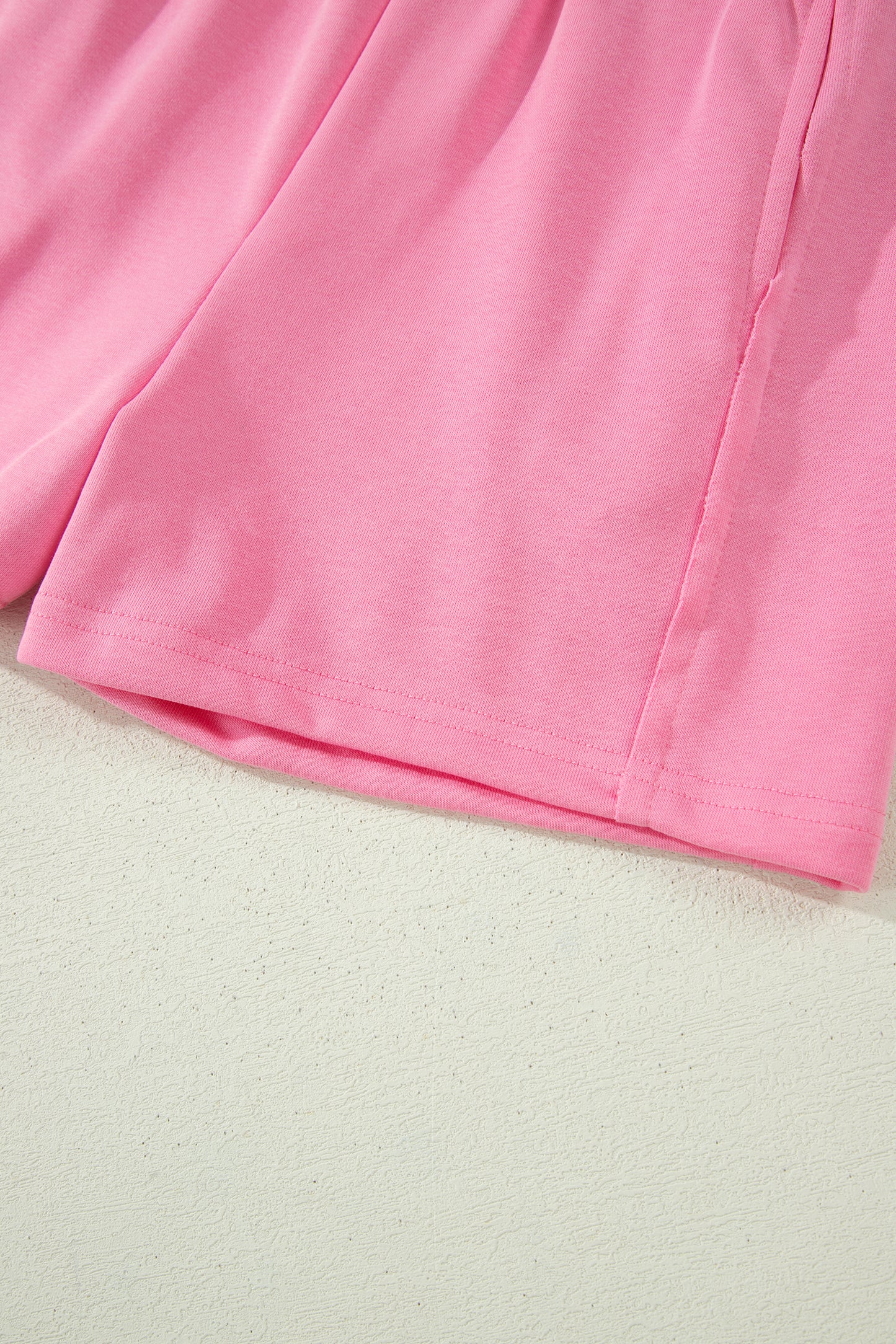 Conjunto de 2 piezas de top de tirantes finos rosa sachet y shorts elásticos de talle alto