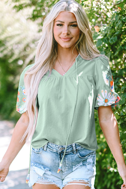 Blusa con mangas abullonadas y cuello dividido Clearly Aqua con bordado floral
