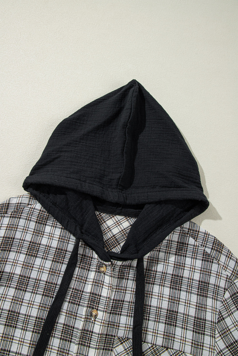 Camisa Chaqueta con Capucha, Estampado a Cuadros Negros, Corte Holgado y Botones