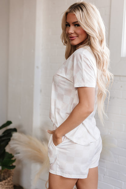 Conjunto de salón de camiseta con cuello en V a cuadros beige y pantalones cortos con cordón