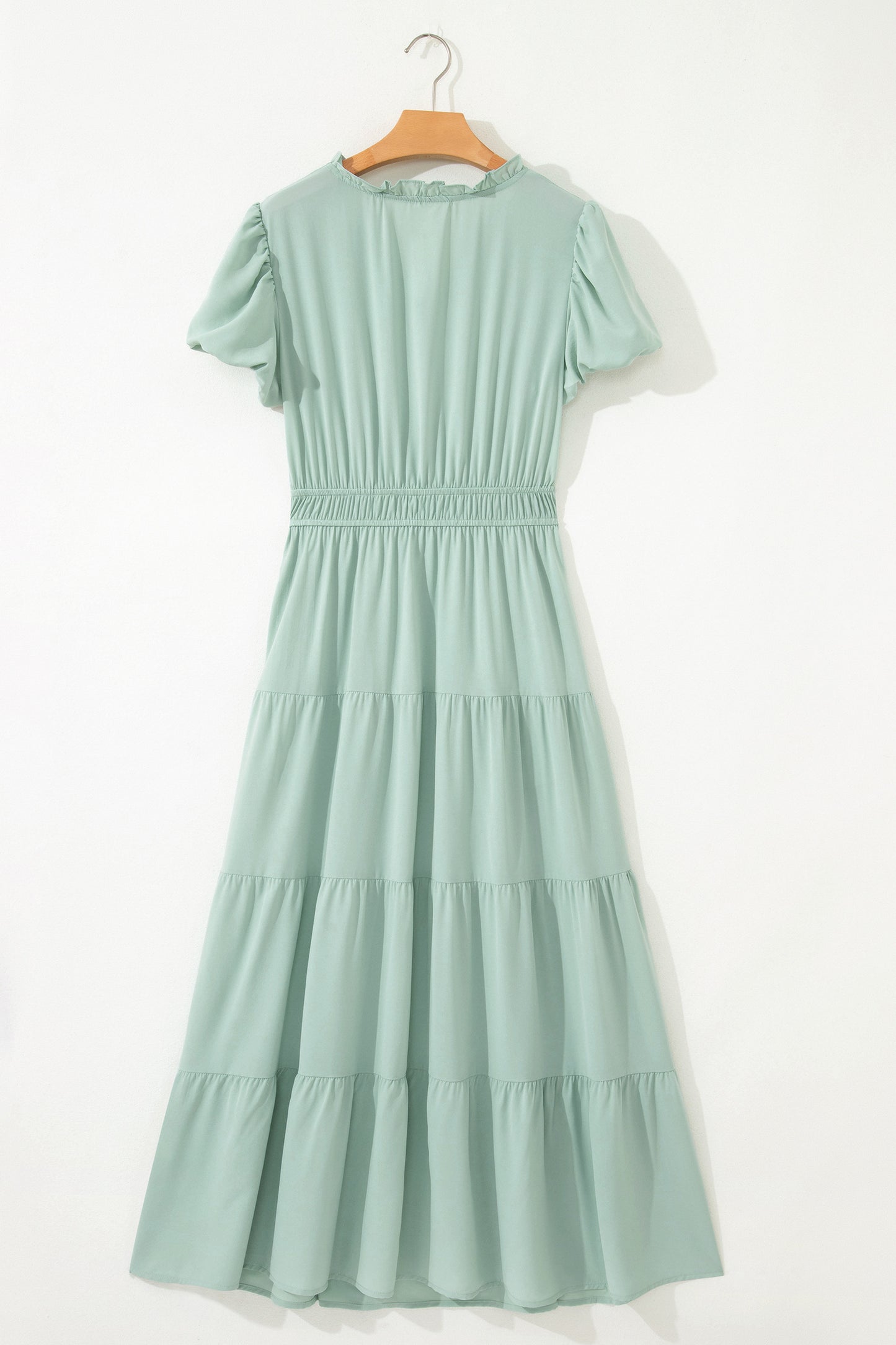 Vestido maxi escalonado de cintura alta con cuello en V y manga corta abullonada en color sólido Aqua claro