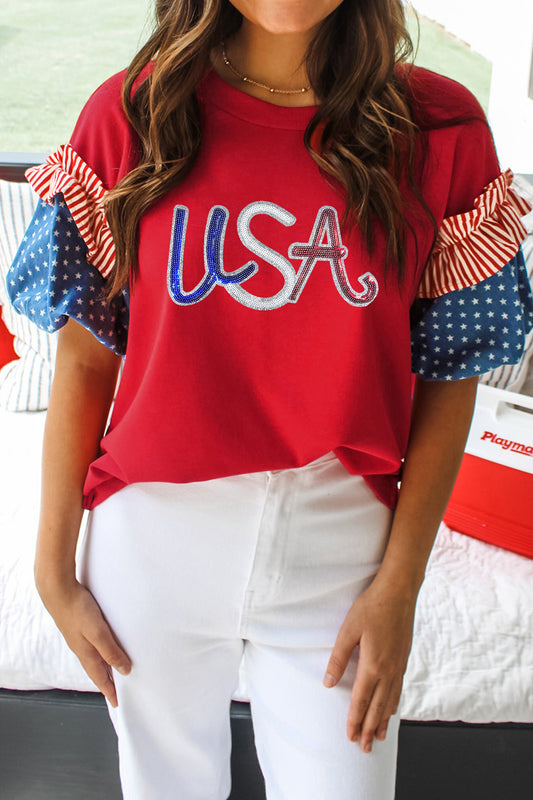 Top de manga con empalme en contraste patriótico con letras de USA en lentejuelas rojas ardientes