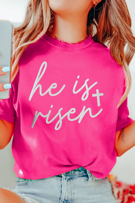 Camiseta con cuello redondo y estampado de cruz "Él ha resucitado" con purpurina rojo rosa