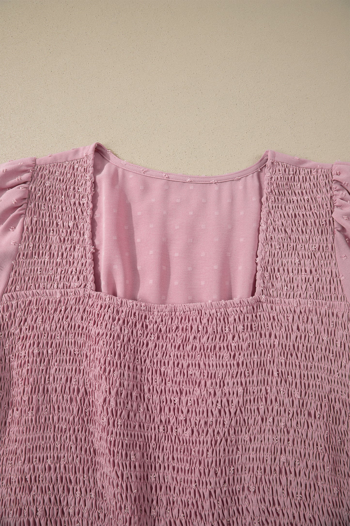 Vestido Midi Fluido Rosa Talla Grande con Manga Corta, Puntos Suizos y Cintura Fruncida