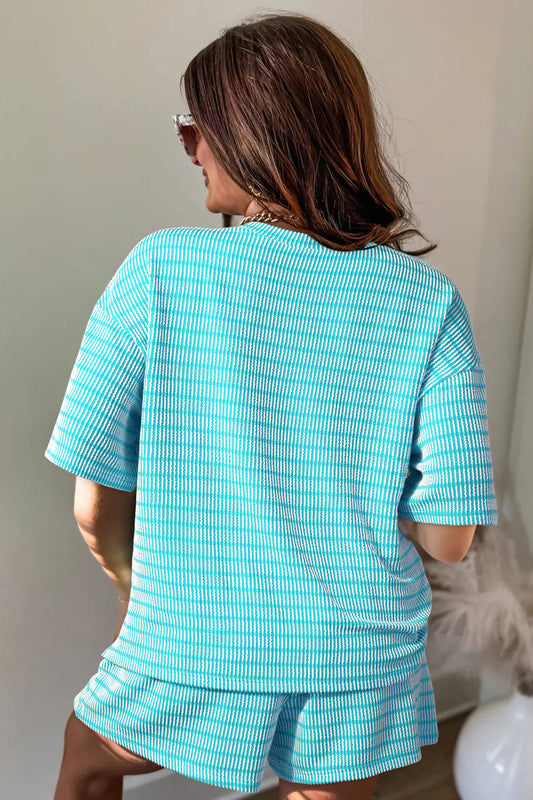 Conjunto corto de 2 piezas de camiseta holgada con rayas azul cielo y costilla elevada, y cintura elástica con cordón