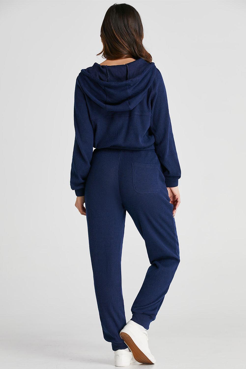 Conjunto de sudadera corta con capucha de punto acanalado y joggers con cordón azul marino