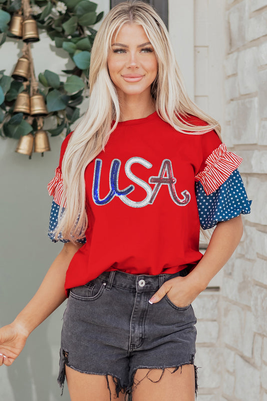 Top de manga con empalme en contraste patriótico con letras de USA en lentejuelas rojas ardientes