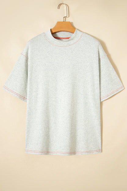 Camiseta reversible gris claro con costuras en contraste