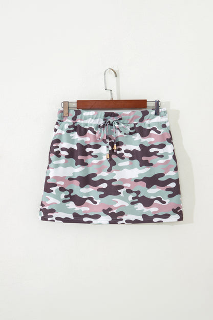 Minifalda pantalón informal con cordón y estampado de camuflaje verde