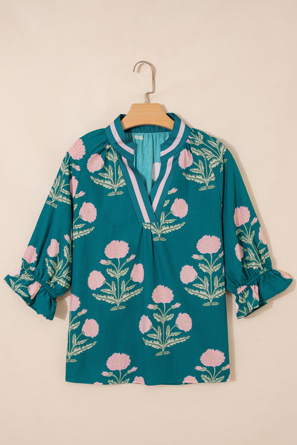 Blusa verde casual con estampado floral silvestre, cuello en V y manga 3/4