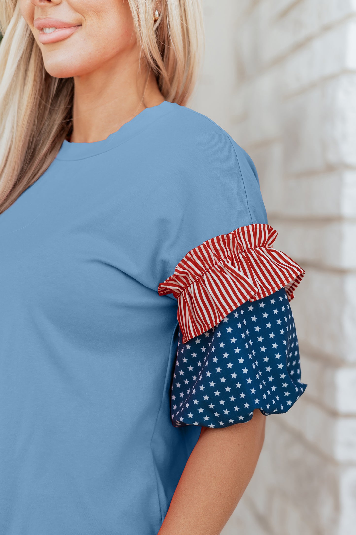 Top de manga corta abullonada Beau Blue con estampado de rayas y estrellas