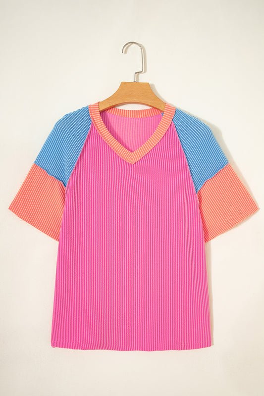 Camiseta de canalé retorcido con bloques de color rojo rosa