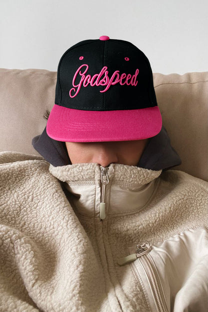 Gorra bordada de bloque de color con la letra Godspeed Rosa Roja