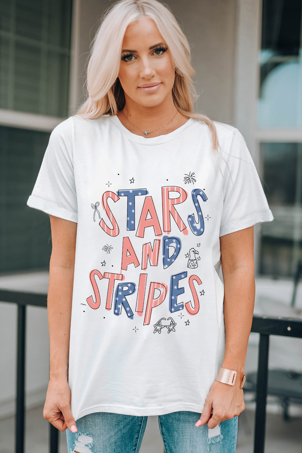 Camiseta gráfica con cuello redondo y estampado de BARRAS Y ESTRELLAS blanca