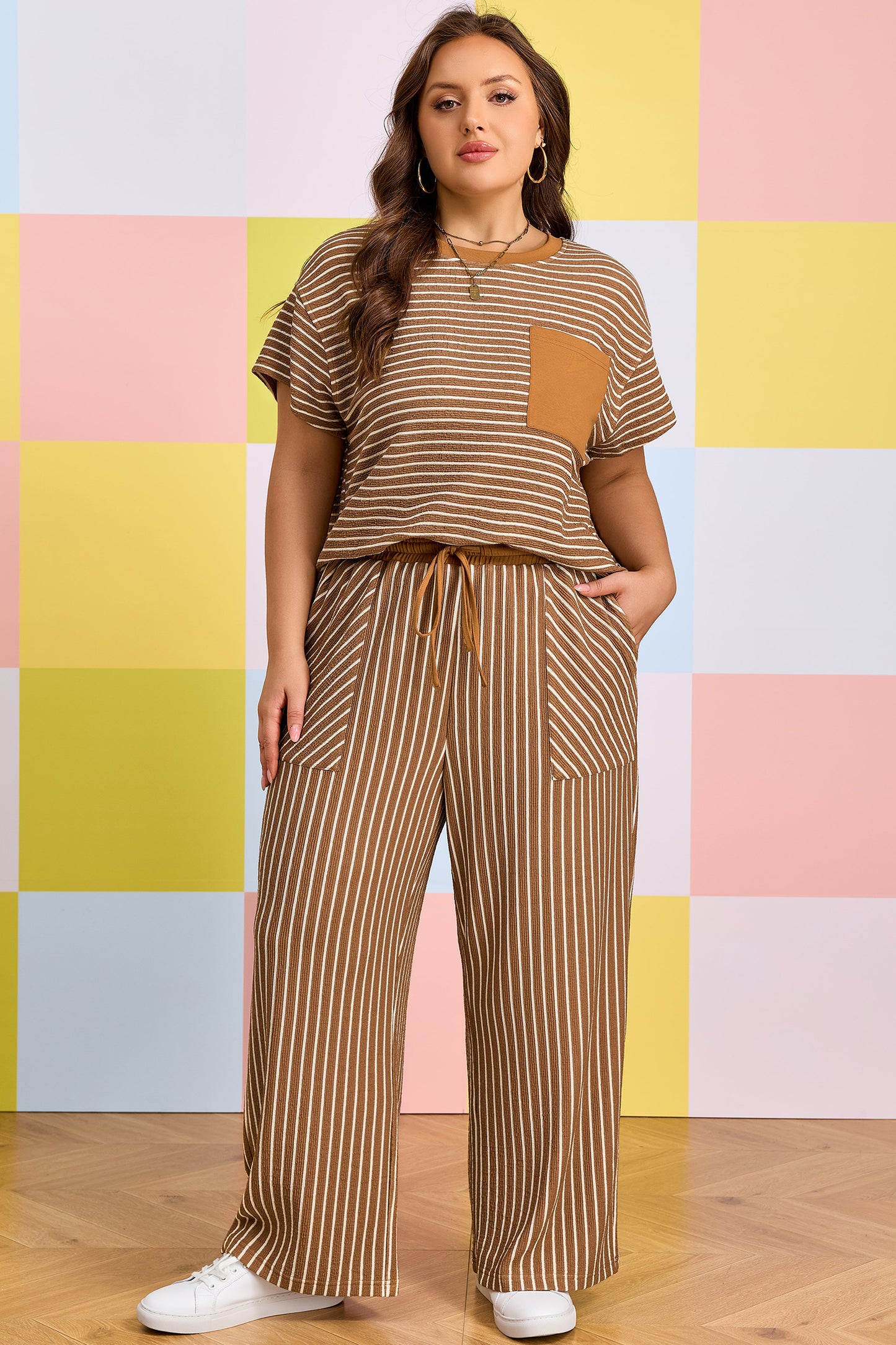 Conjunto de descanso de talla grande a rayas caqui con bloques de color y bolsillos