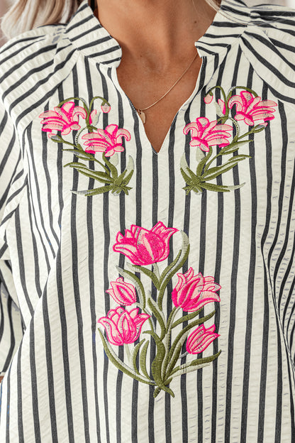 Blusa de manga corta con cuello en V, bordado floral de rayas azules