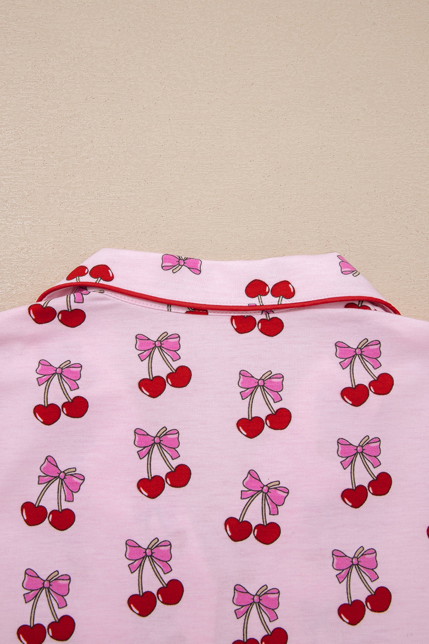 Pijama corto con estampado de cerezas/lazos rosas