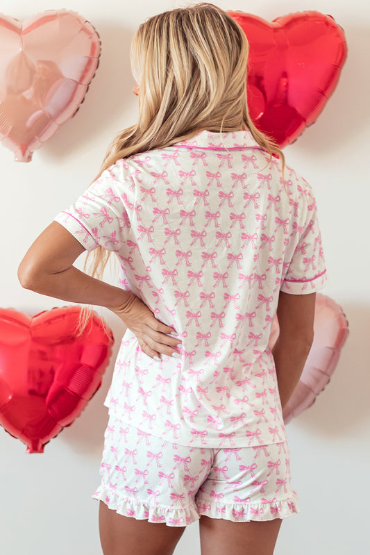 Pijama de manga corta con lazo rosa estampado y pantalones cortos con volantes