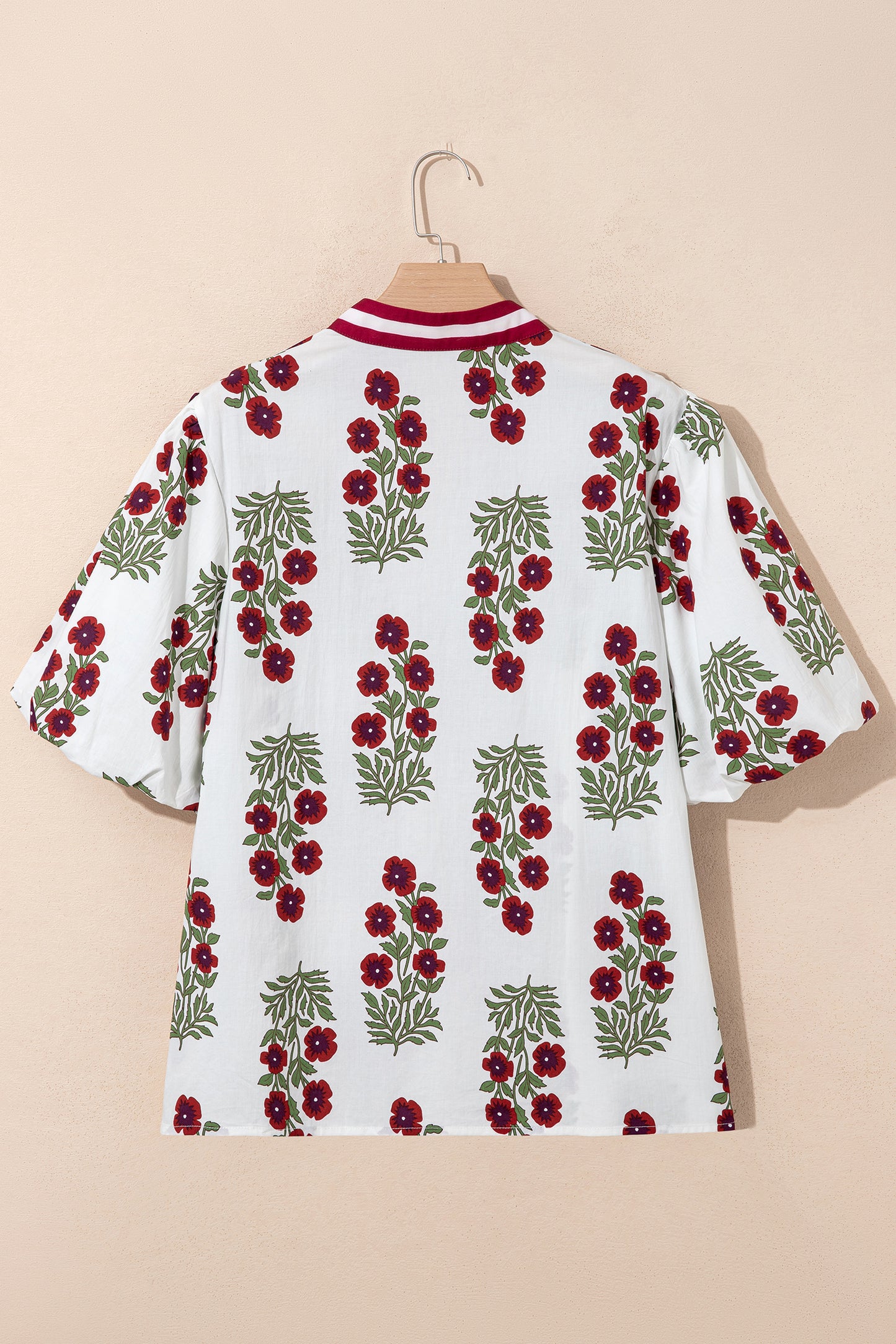 Blusa de Algodón Blanca Talla Grande con Estampado Floral, Ribete de Ricrac y Manga Corta
