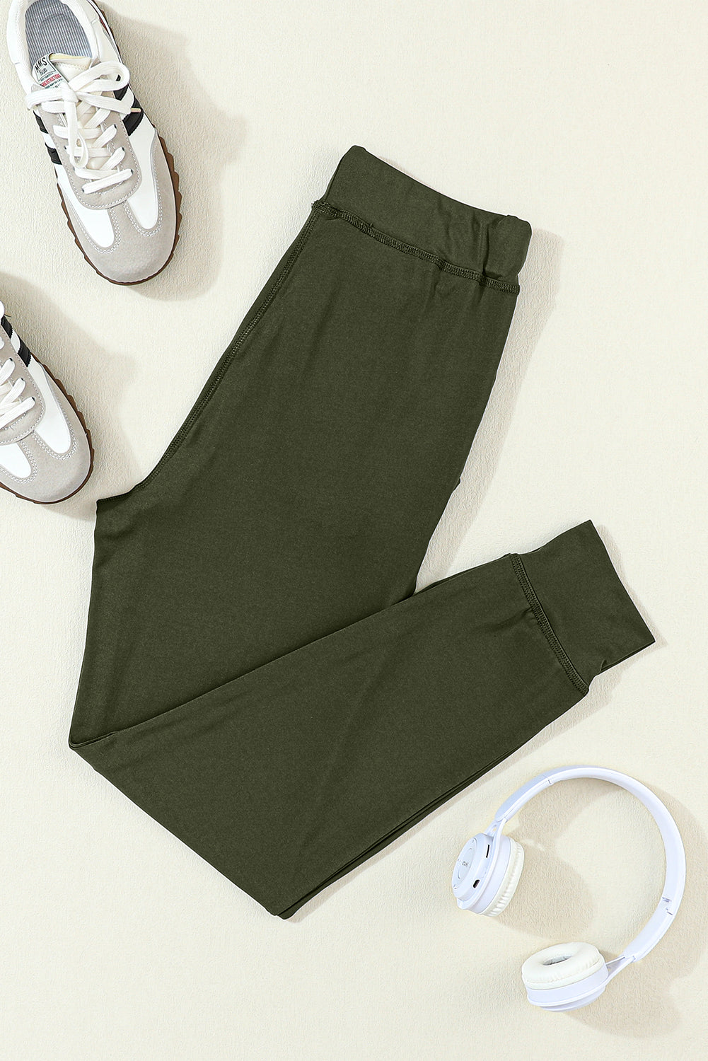 Pantalón jogger con cordón, cintura elástica y bolsillos, color verde musgo