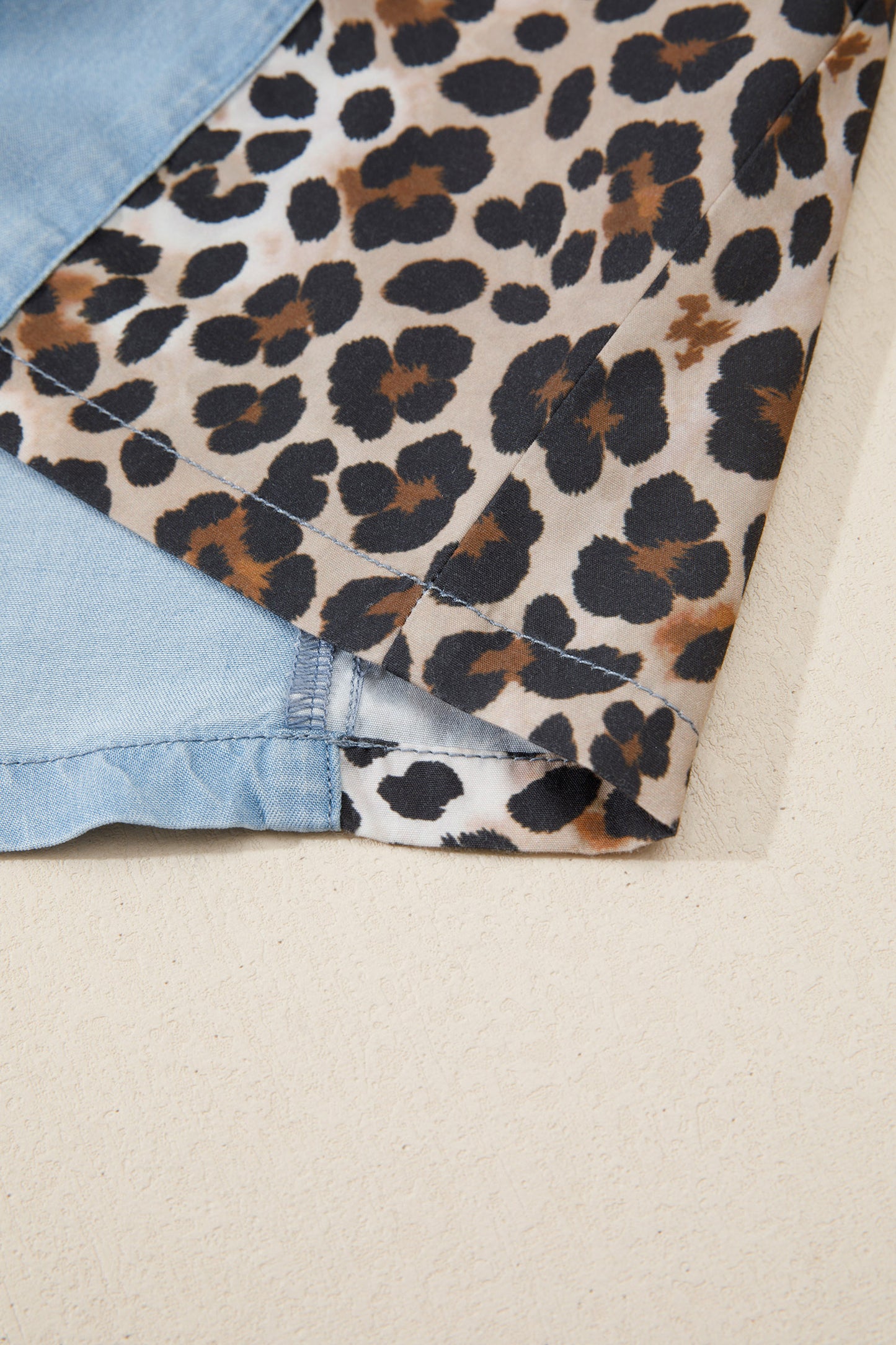Minivestido con cuello de camisa Myosotis Denim con bloques de color y retales de leopardo