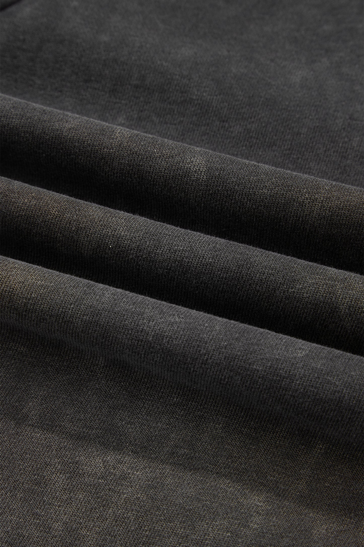 Pantalones de pernera ancha con estampado de leopardo y lavado mineral en gris oscuro de talla grande