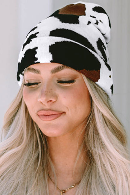 Gorro cálido con estampado de manchas de vaca en negro