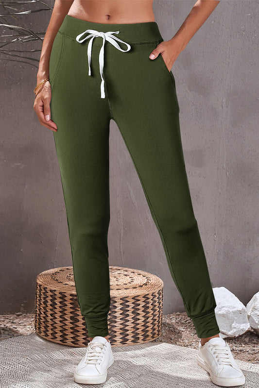 Pantalón jogger con cordón, cintura elástica y bolsillos, color verde musgo