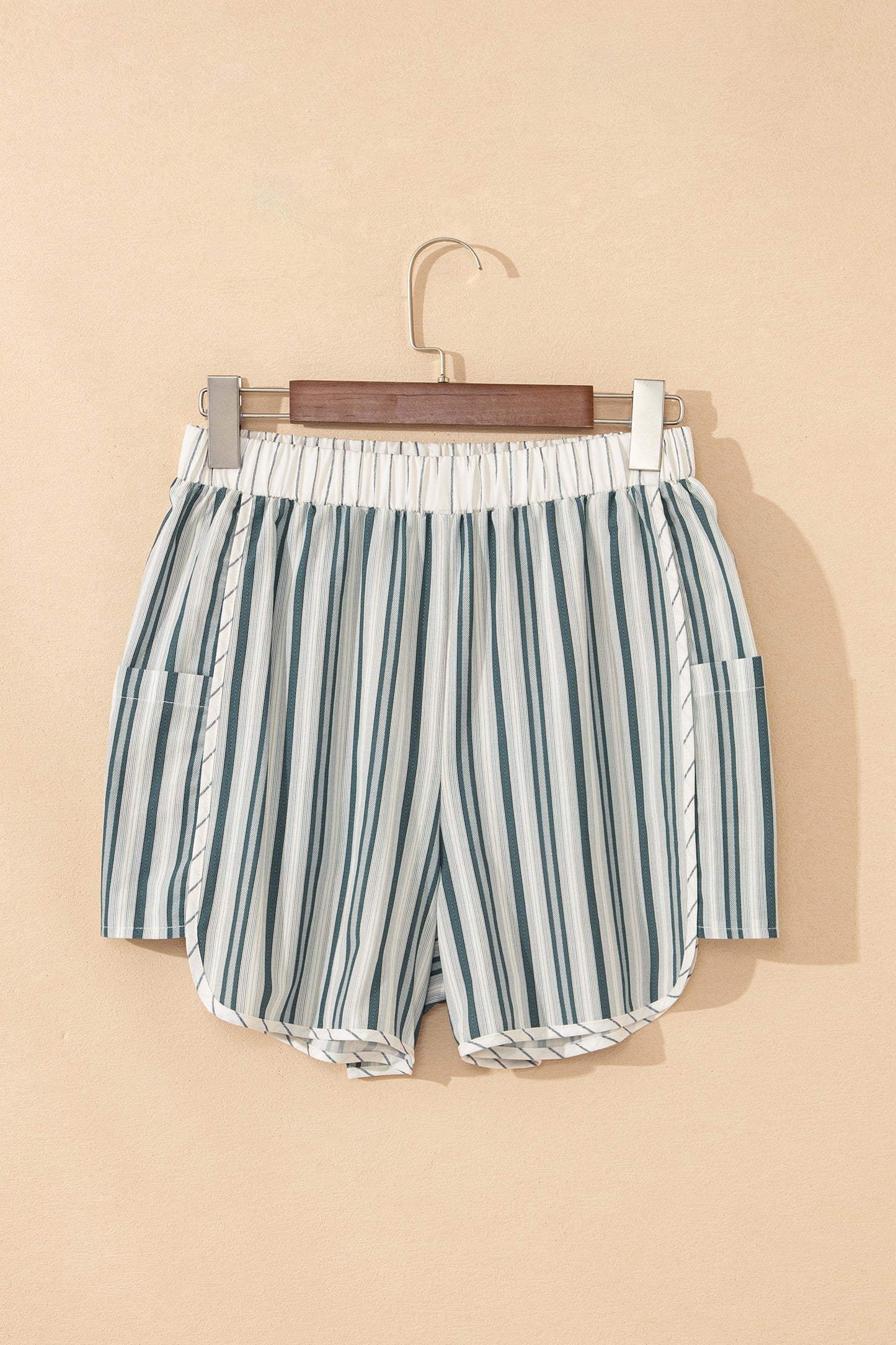 Pantalones cortos casuales con bolsillo cargo, cintura elástica y rayas grises