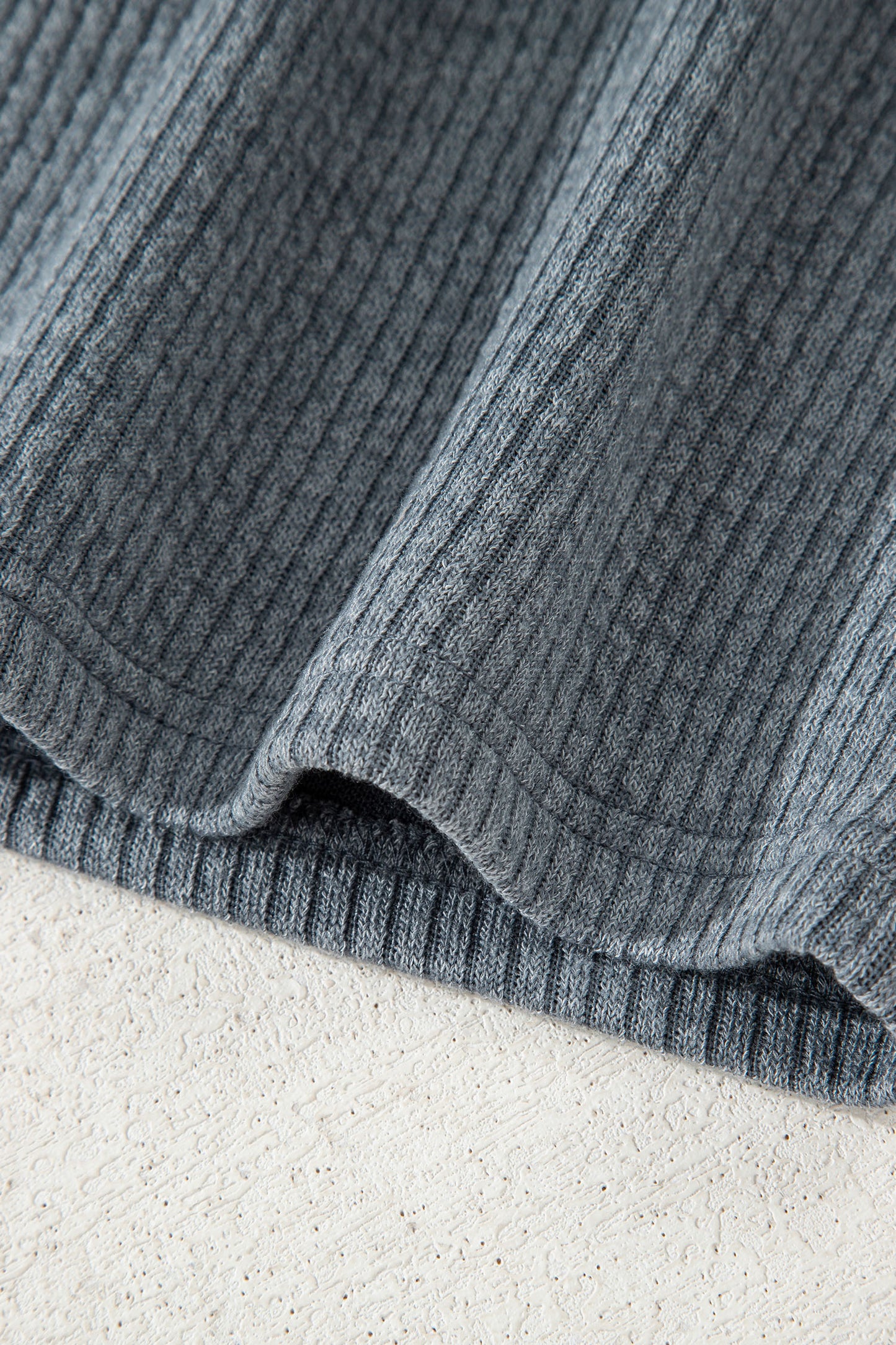 Chaqueta casual de punto acanalado gris medio con botones y bolsillos de solapa delanteros