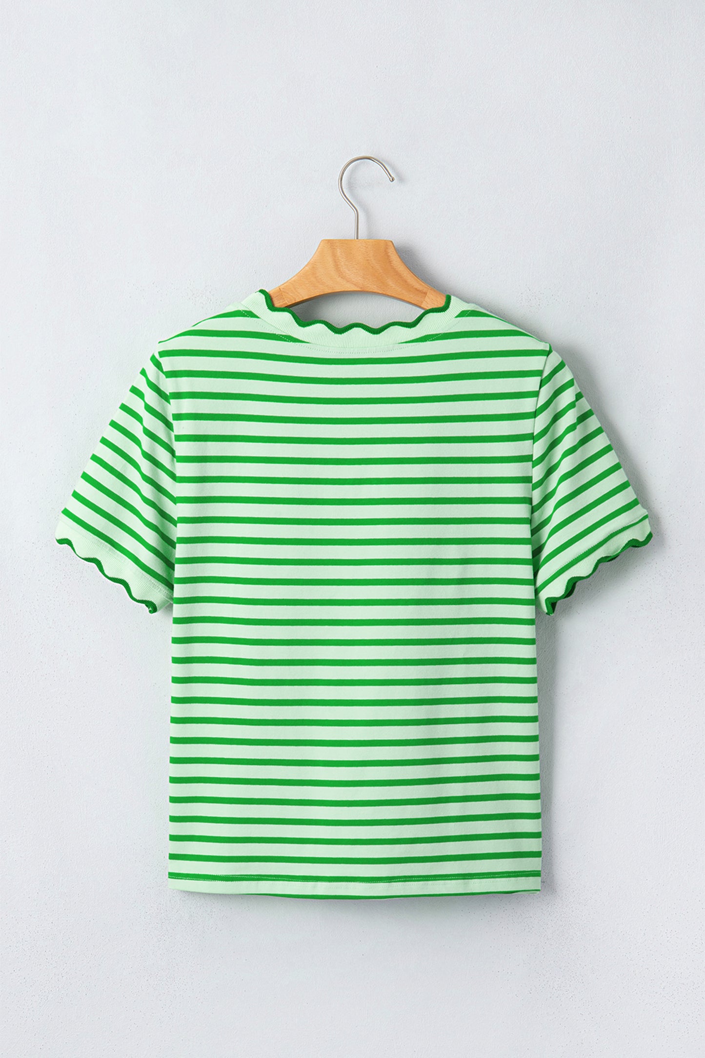 Camiseta de cuello redondo con ribete festoneado de rayas verdes